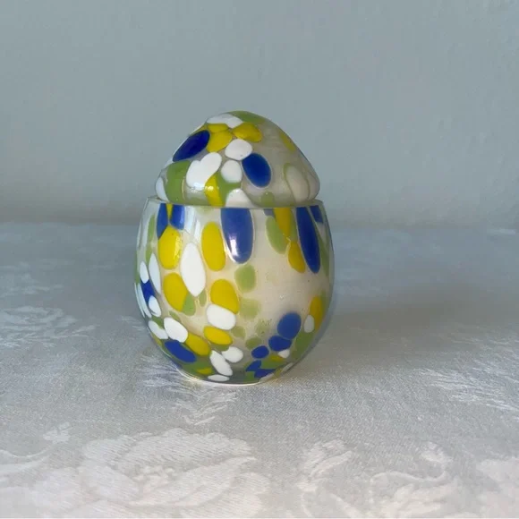 Anthropologie NIB Mini Cheena Egg Fresh White Cashmere & Musk Glass Candle - Picture 4 of 16